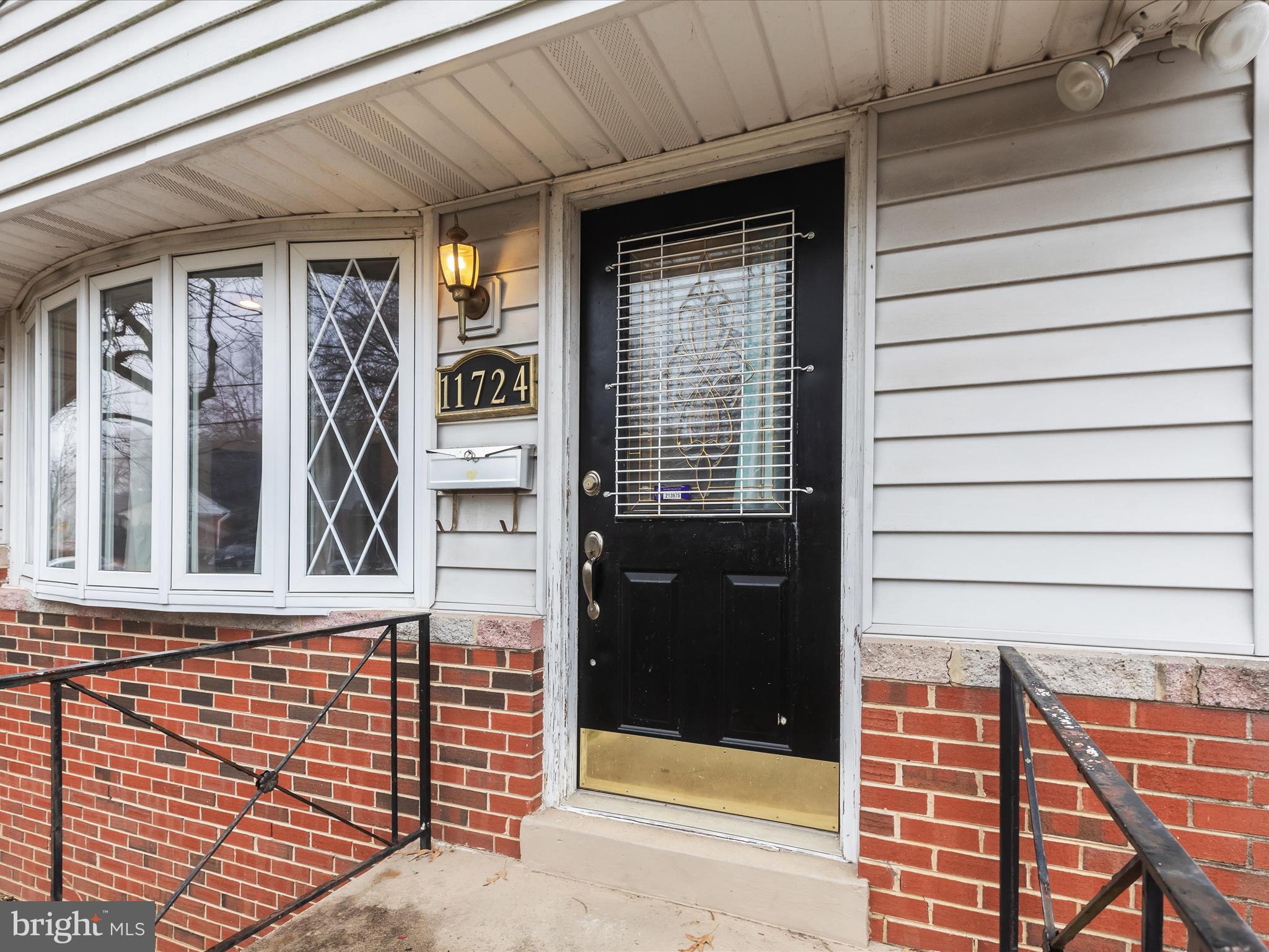 Coved front entry
