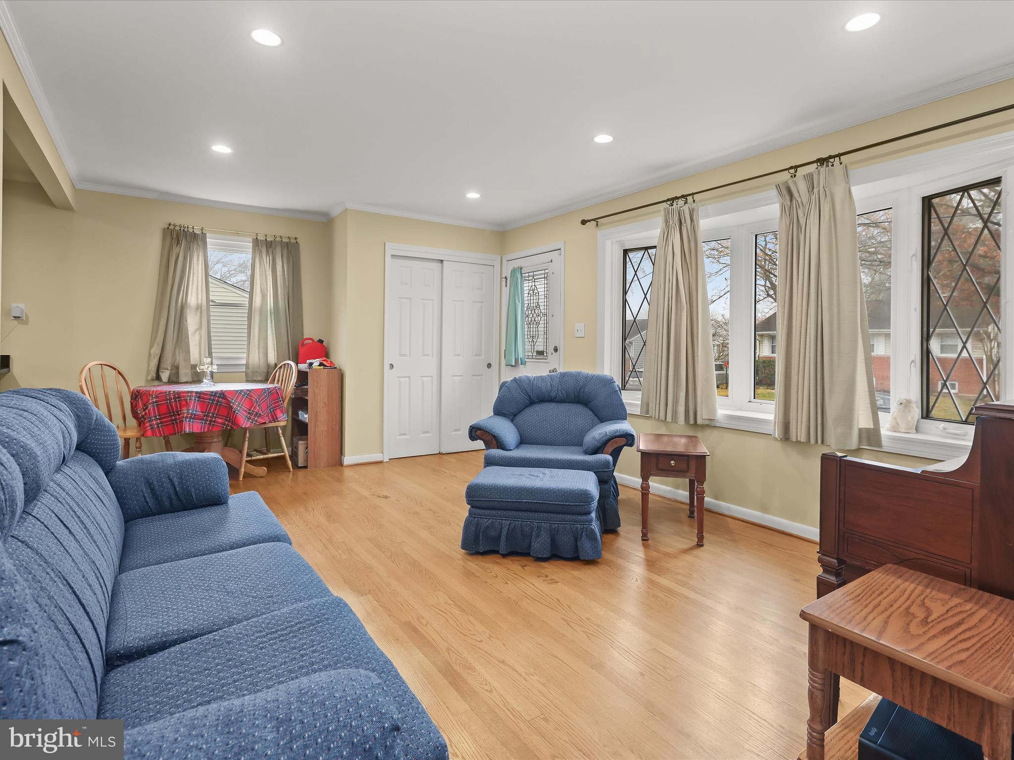 11724 Emack Road Beltsville, MD 20705 - Photo 8 of 41 Recessed lighting & picture window