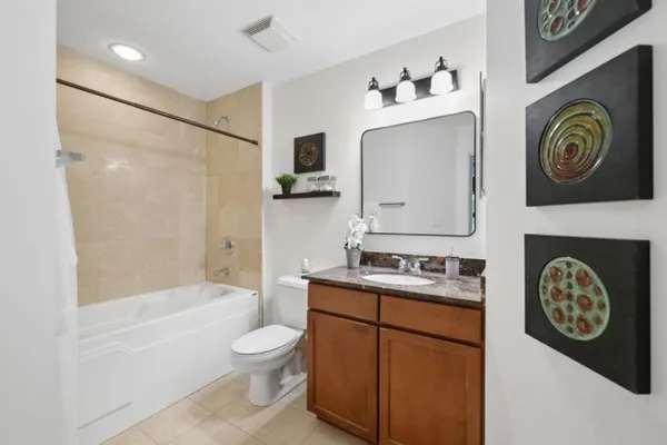 $369,000 | 1070 West 15th Street, Unit 148, Chicago, IL 60608