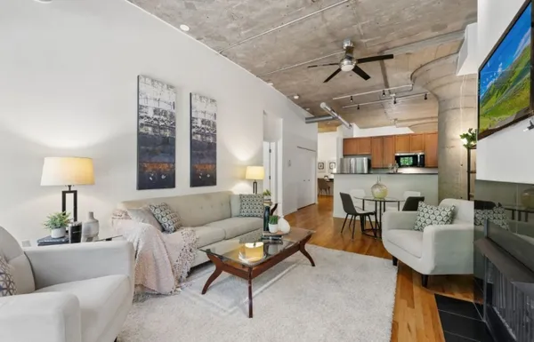 $369,000 | 1070 West 15th Street, Unit 148, Chicago, IL 60608