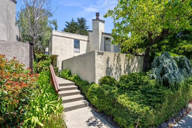 $2,588,888 | 2005 Parrott Drive, San Mateo, CA 94402