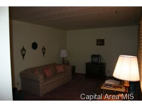 1720 Fairfield Drive Springfield, IL 62702 - Photo 9 of 19 Gallery Image 9
