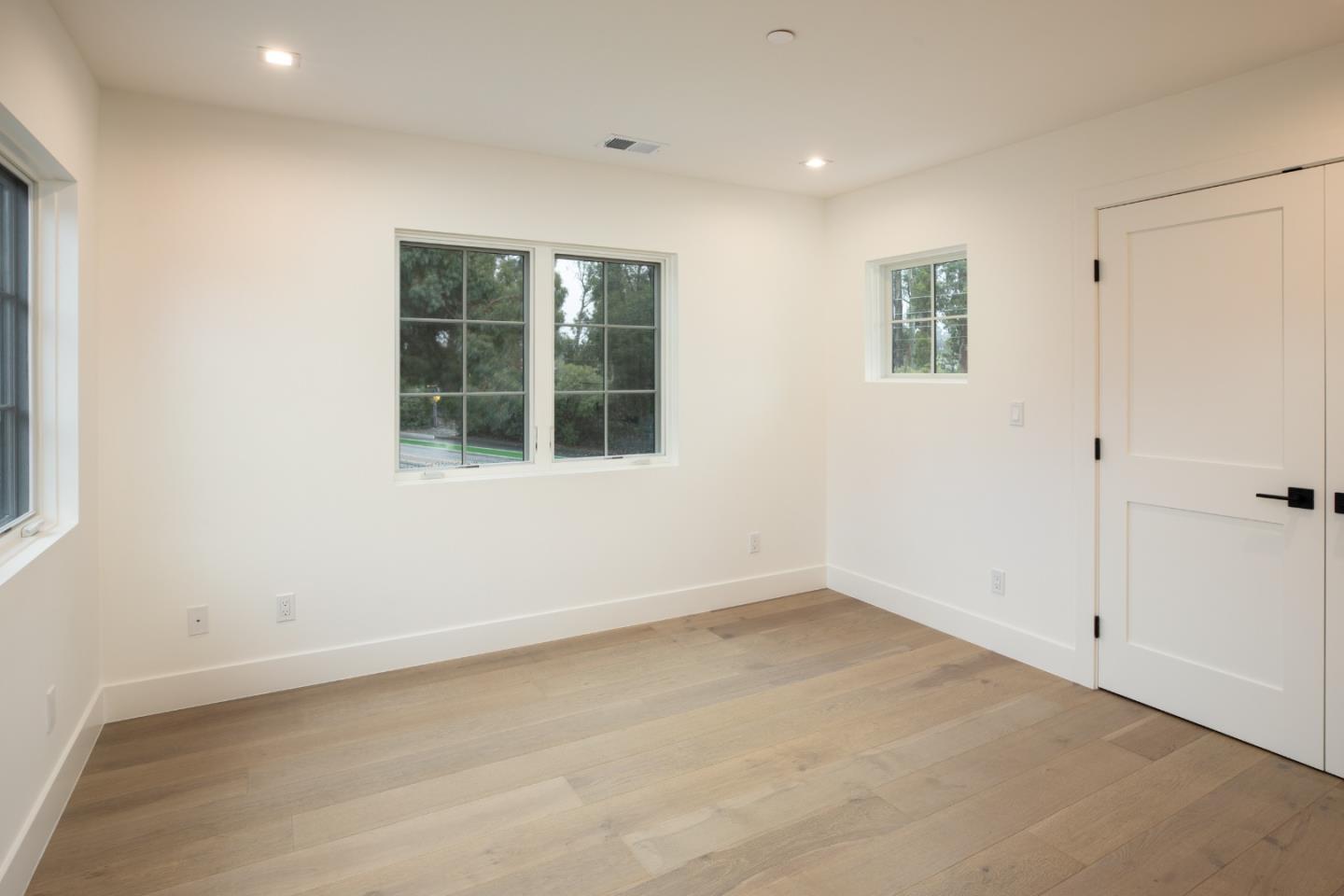 735-737 Linden Avenue Burlingame, CA 94010 - Photo 37 of 42 an empty room with a window