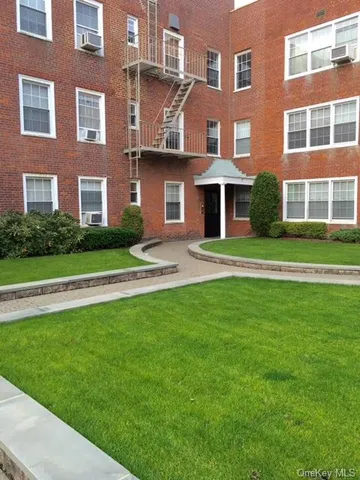 $2,150 | 1815 Palmer Road, Unit 1W, Larchmont, NY 10538