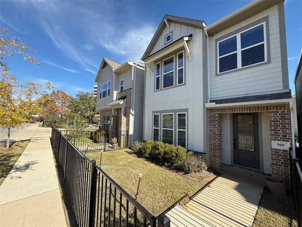 $2,700 | 509 South Mary Street, Unit 509A, Arlington, TX 76010