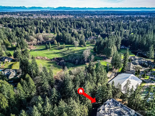 a view of residential houses with yard and lake