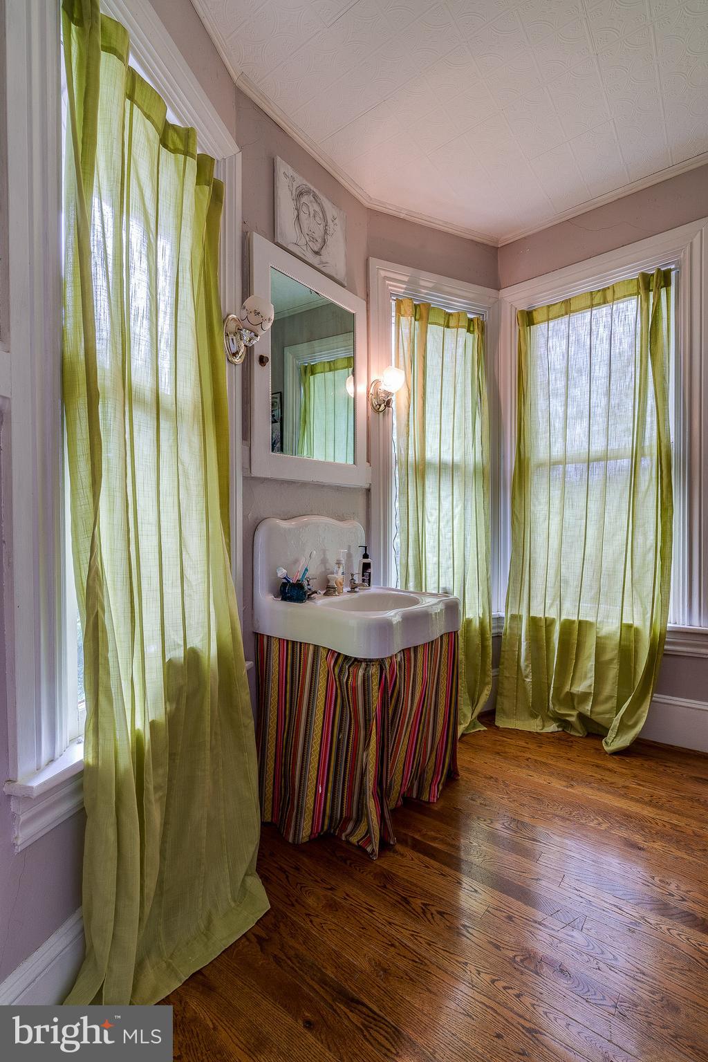 31 West Lemon Street Lititz, PA 17543 - Photo 25 of 38 2nd full bath