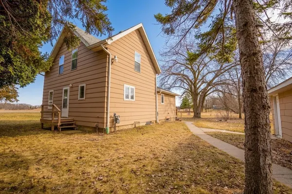 $250,000 | 6159 132nd Avenue Northeast, Spicer, MN 56288