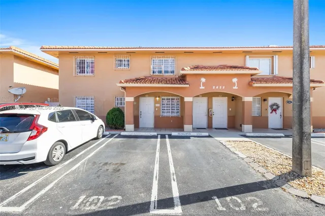 $350,000 | 2425 West 76th Street, Unit 102, Hialeah, FL 33016