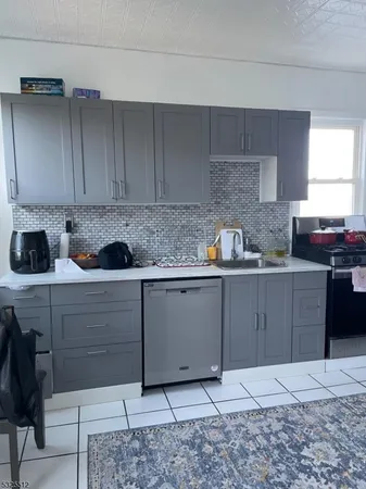 $1,800 | 119 Buffalo Avenue, Unit 3, Paterson, NJ 07503