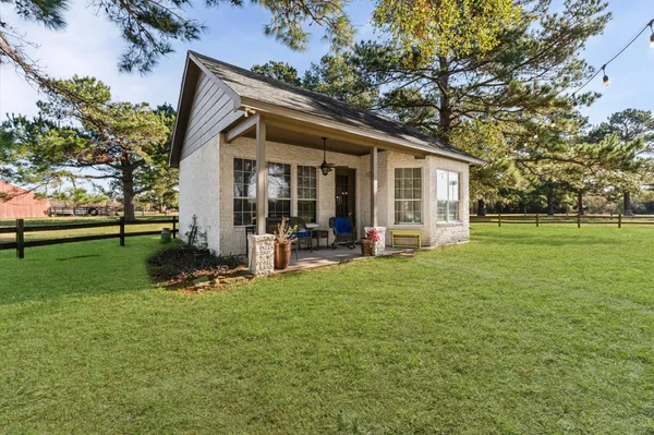 a view of a house with backyard porch and garden