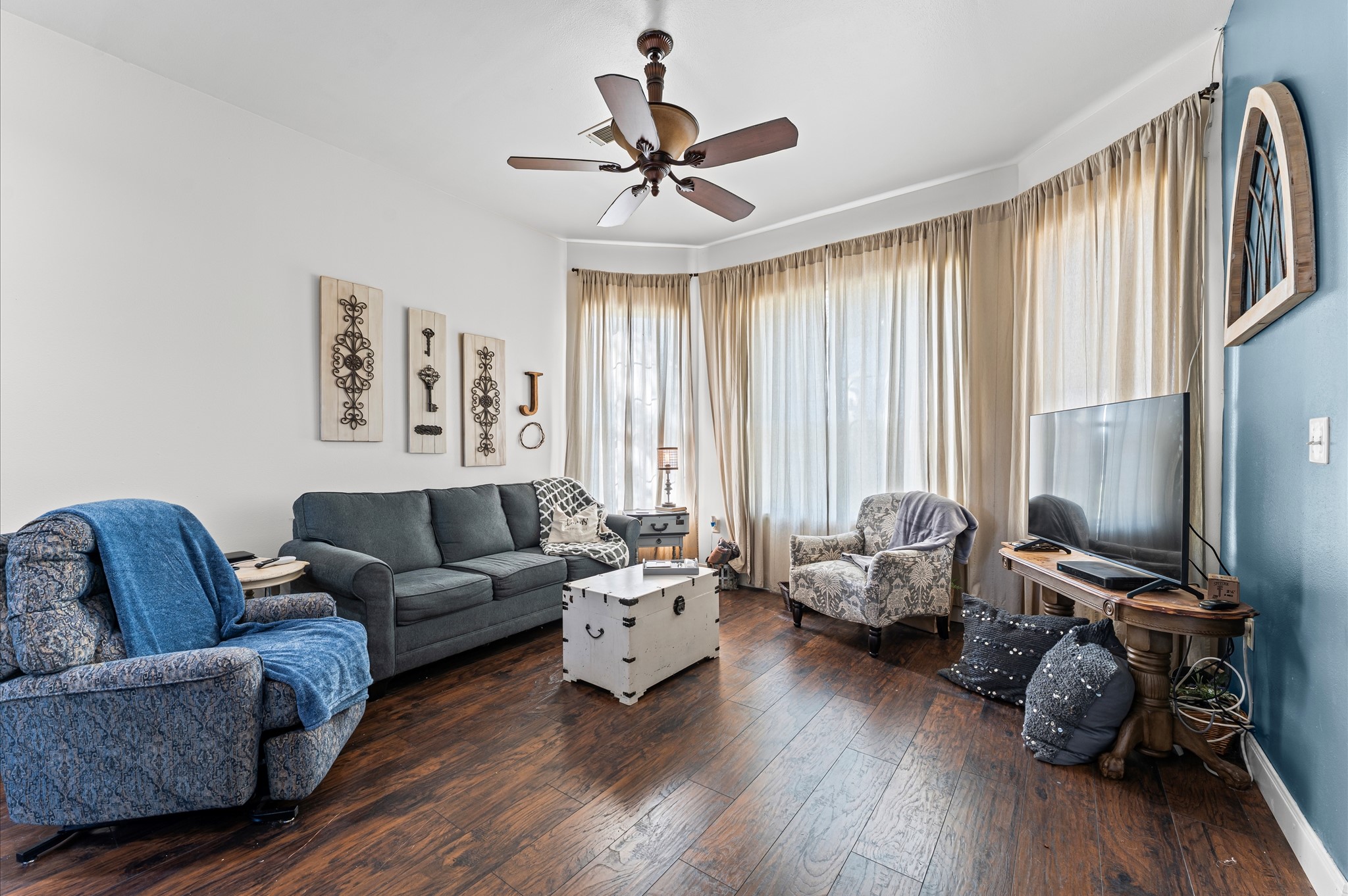 21550-21554 Mueschke Road Tomball, TX 77377 - Photo 29 of 42 a living room with furniture floor to ceiling window and a ceiling fan