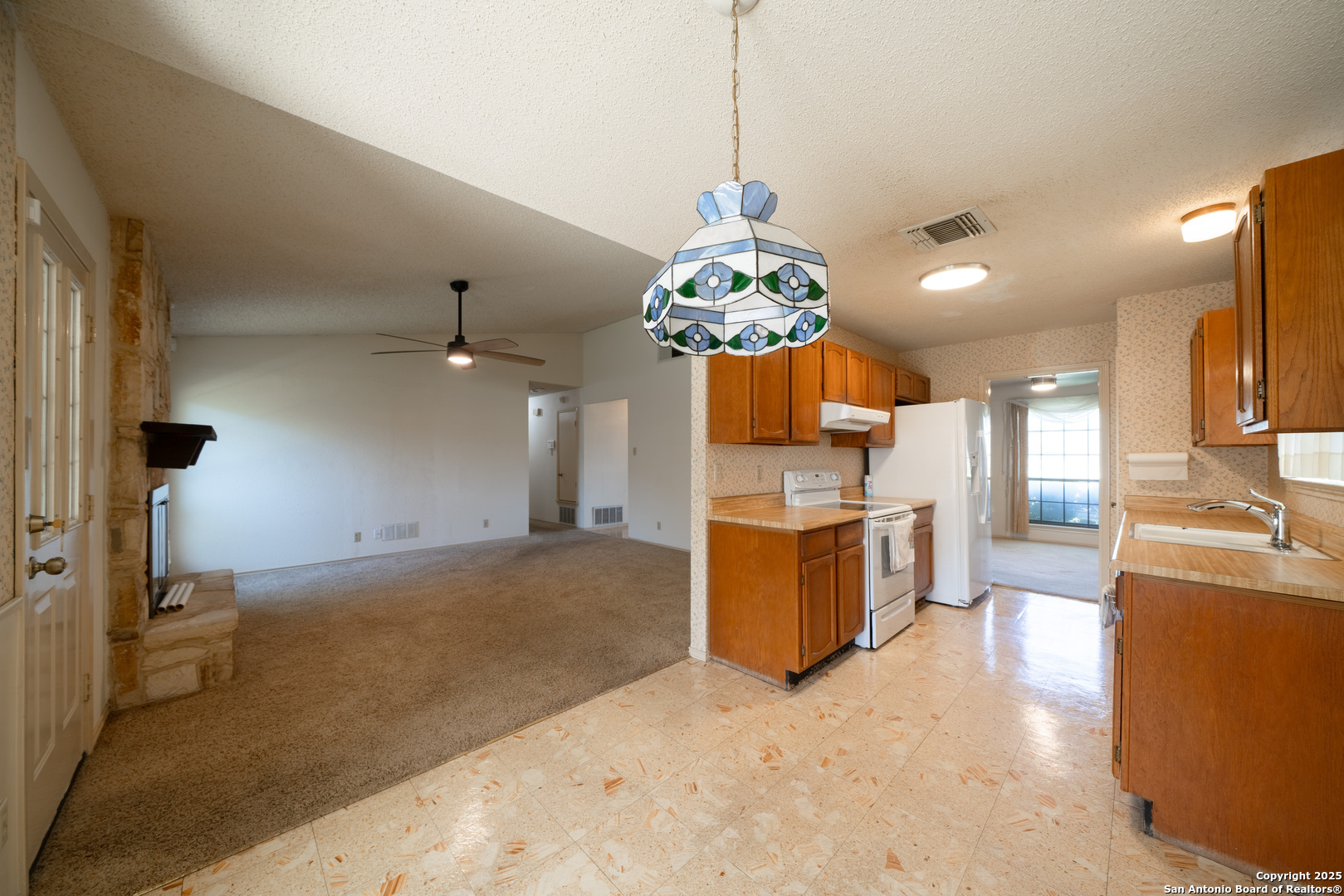 1514 Lochshire Street San Antonio, TX 78216 - Photo 12 of 30 a very nice looking kitchen with a sink
