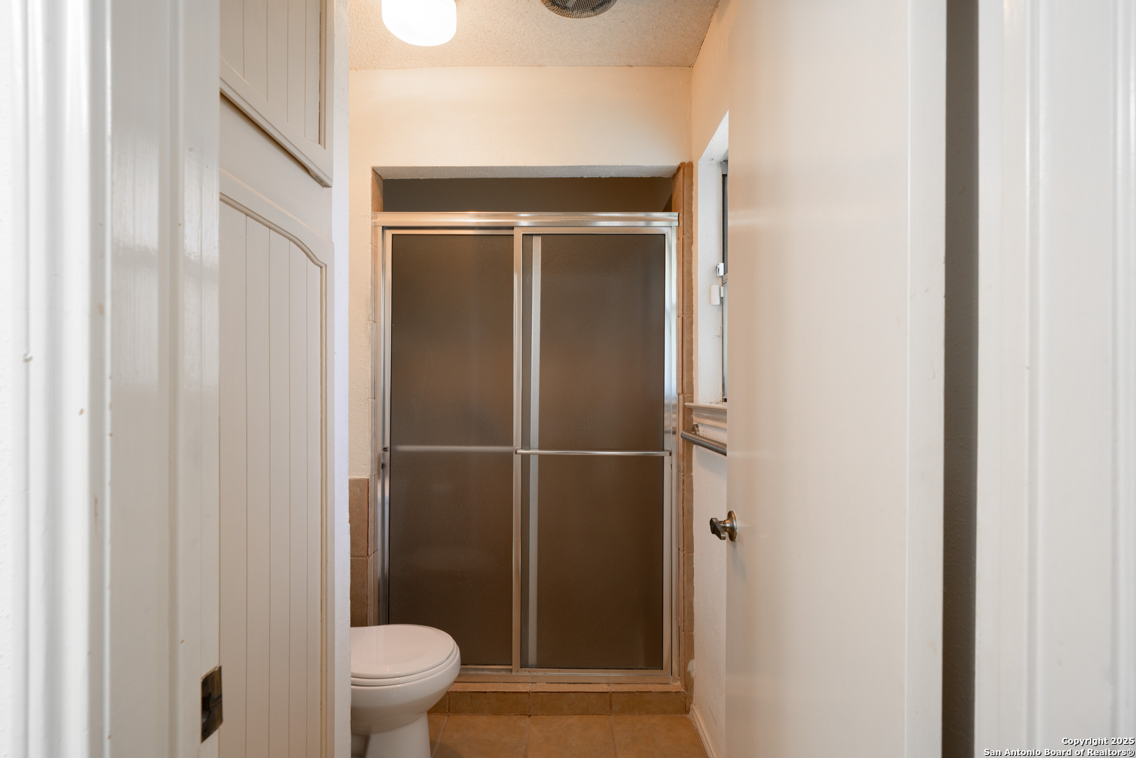 1514 Lochshire Street San Antonio, TX 78216 - Photo 21 of 30 a bathroom with a shower and a toilet