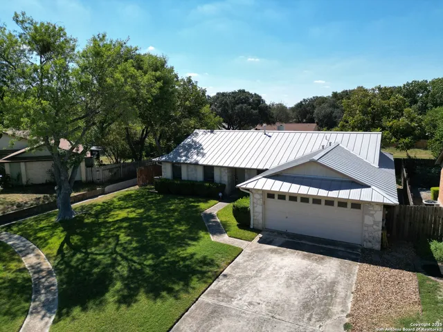 a view of a back yard of the house