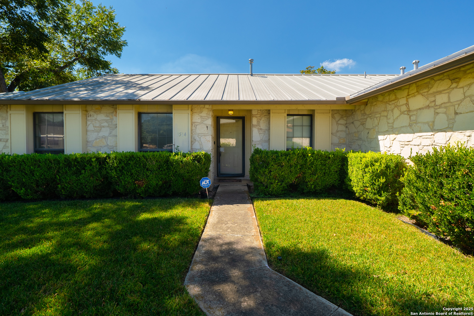 1514 Lochshire Street San Antonio, TX 78216 - Photo 5 of 30 a front view of a house with garden
