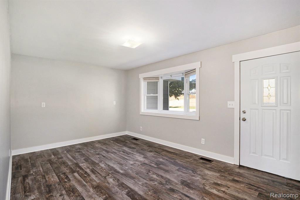 7530 Bennett Lake Road Fenton, MI 48430 - Photo 2 of 24