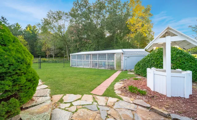 $900,000 | 28 Cemetery Road, Willington, CT 06279