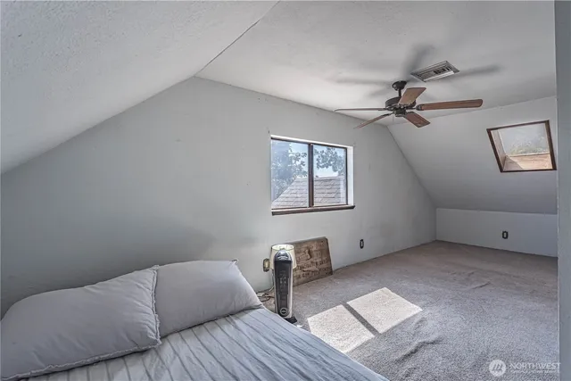 a view of livingroom with furniture