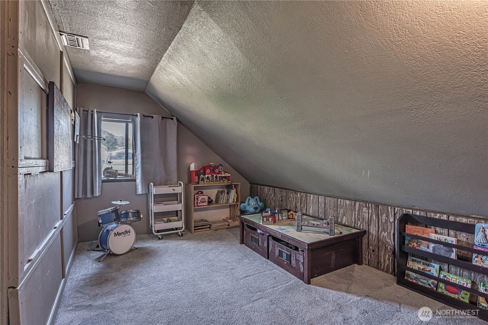 1314 Walnut Street Wenatchee, WA 98801 - Photo 17 of 40 a view of livingroom with furniture
