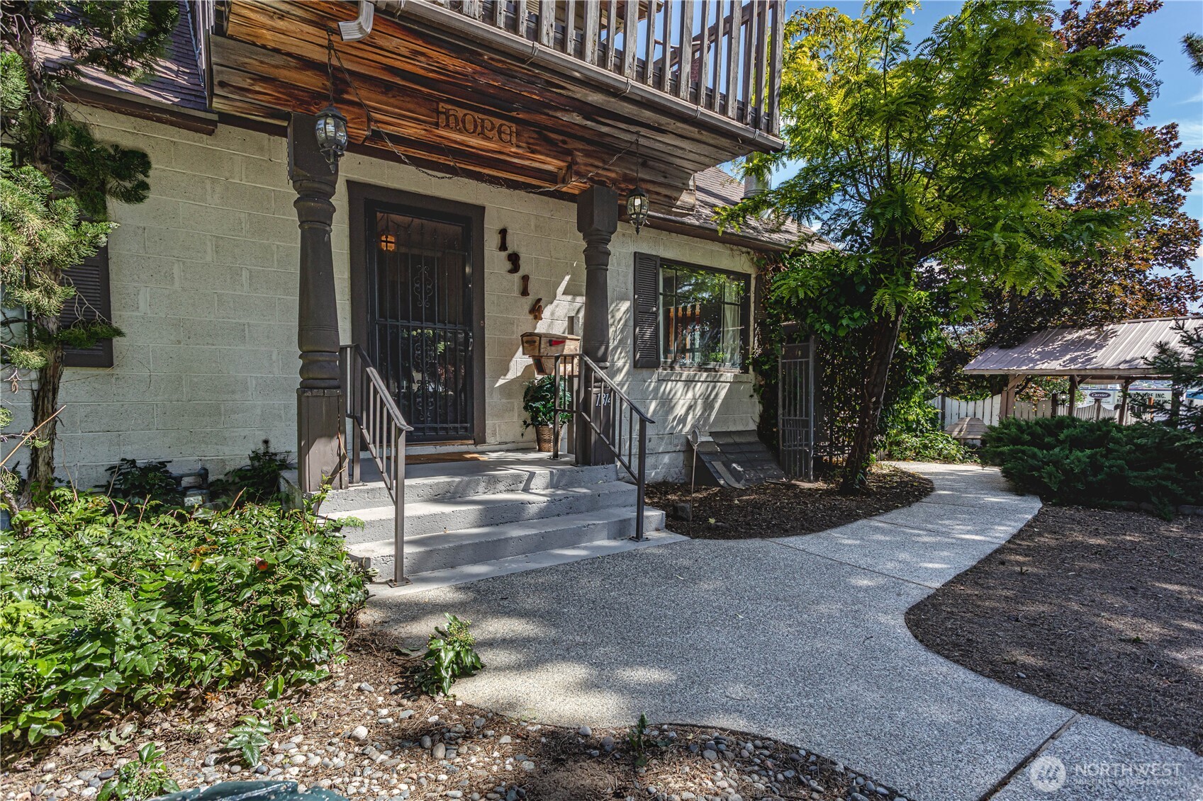1314 Walnut Street Wenatchee, WA 98801 - Photo 2 of 40 a front view of a house with garden