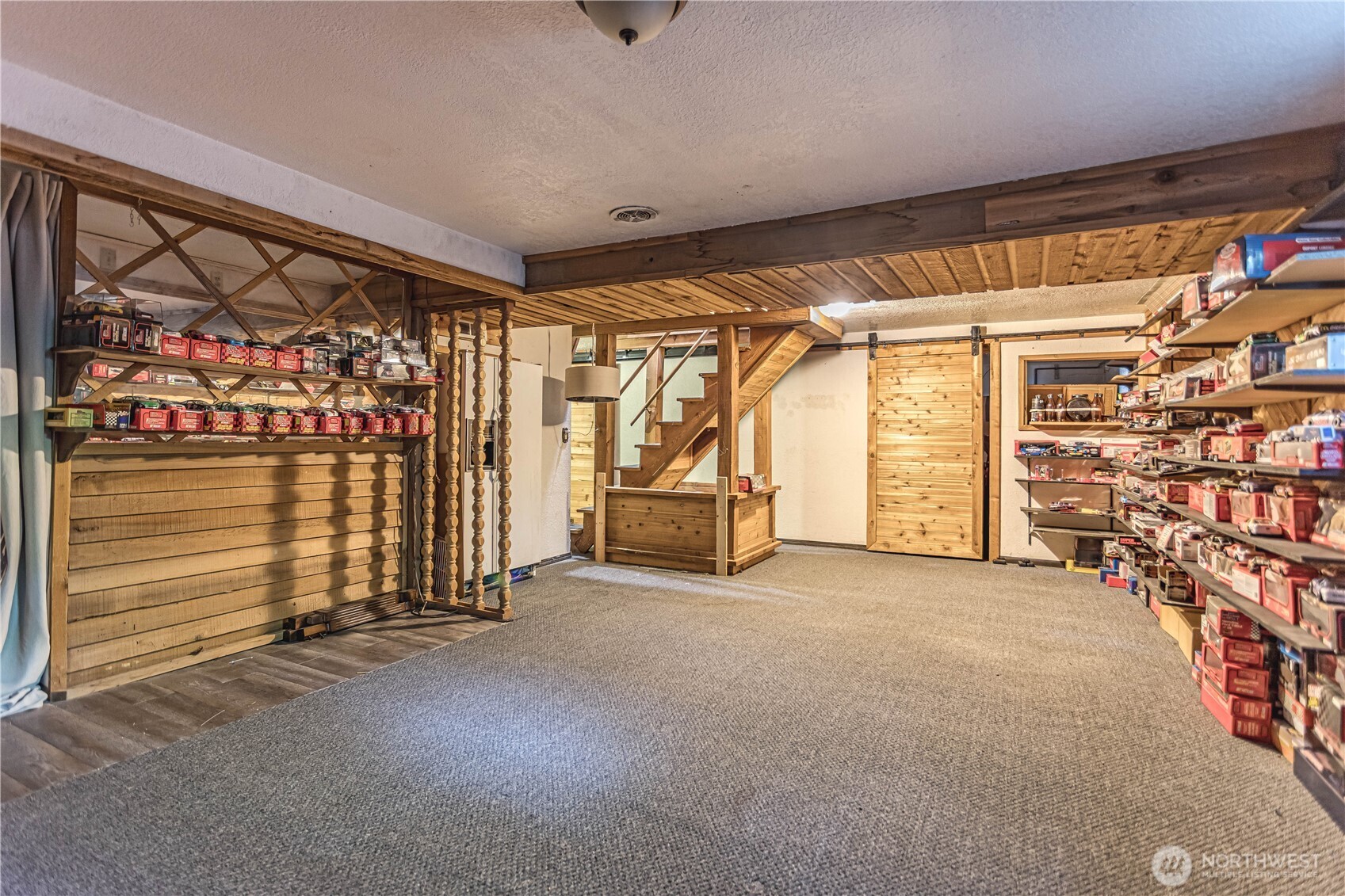 1314 Walnut Street Wenatchee, WA 98801 - Photo 23 of 40 a view of an empty room and a window