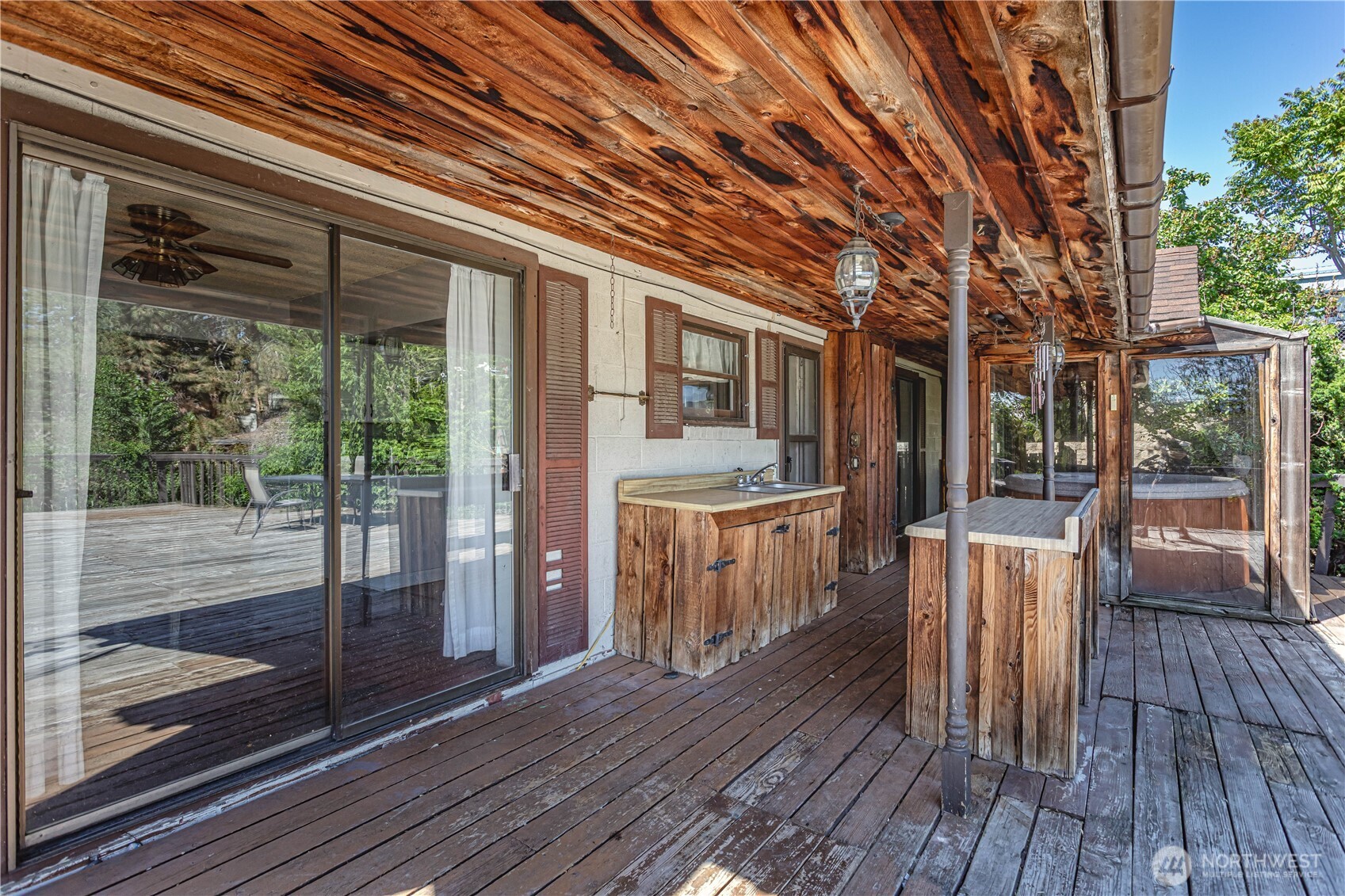 1314 Walnut Street Wenatchee, WA 98801 - Photo 24 of 40 a balcony with furniture and wooden floor