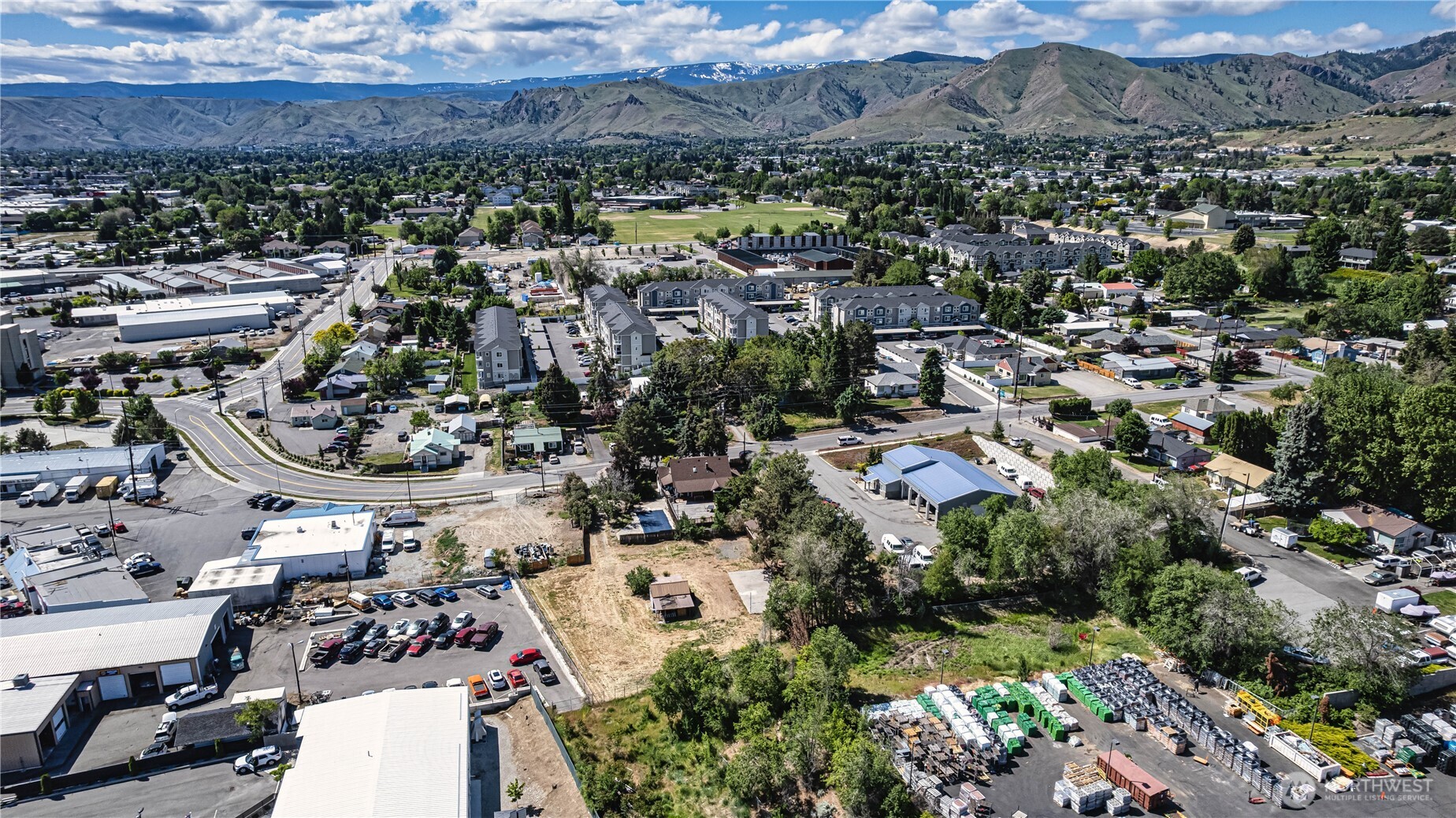 1314 Walnut Street Wenatchee, WA 98801 - Photo 38 of 40 an aerial view of a city with lots of residential buildings