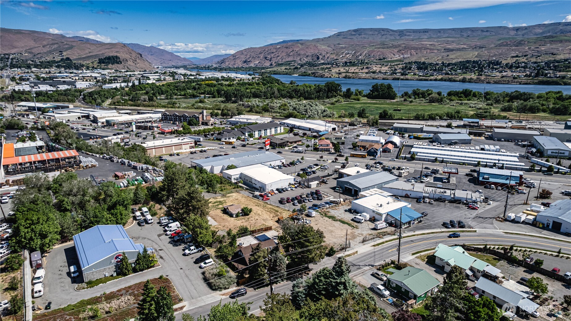 1314 Walnut Street Wenatchee, WA 98801 - Photo 39 of 40 an aerial view of multiple house