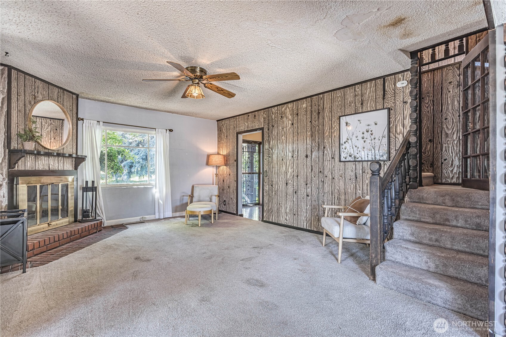 1314 Walnut Street Wenatchee, WA 98801 - Photo 5 of 40 workspace with wooden floor and windows