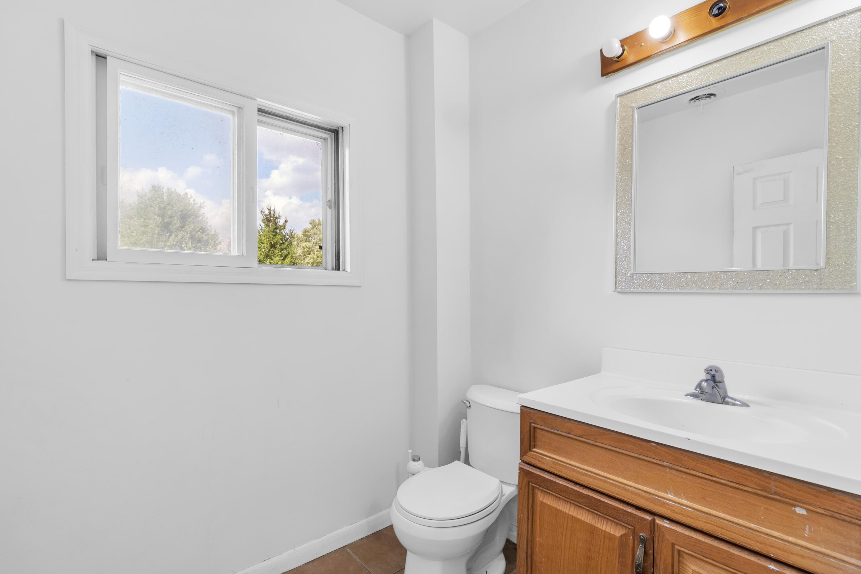 4620 Christiansen Road Lansing, MI 48910 - Photo 14 of 23 IMG_1872