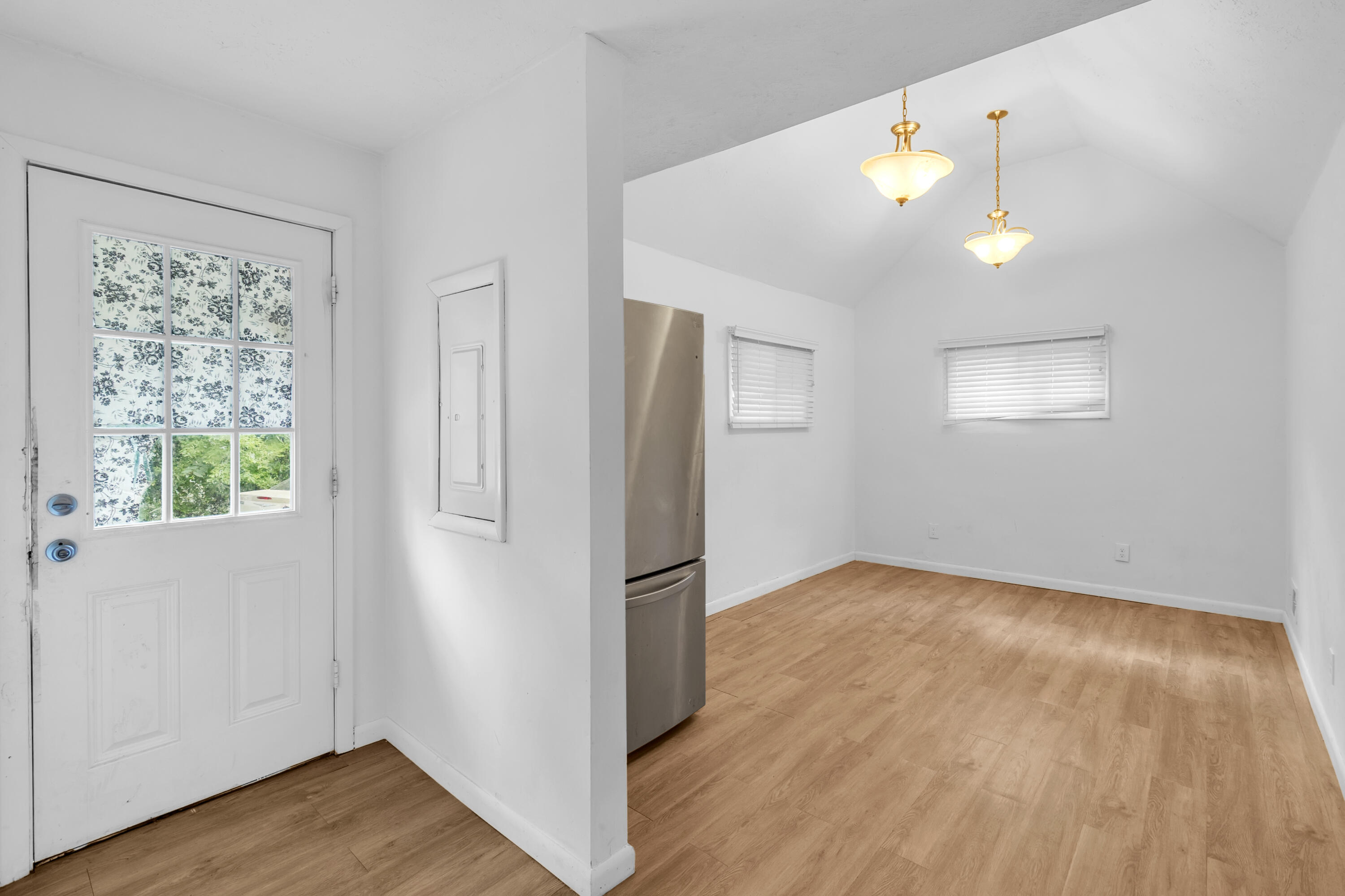 4620 Christiansen Road Lansing, MI 48910 - Photo 5 of 23 IMG_1822