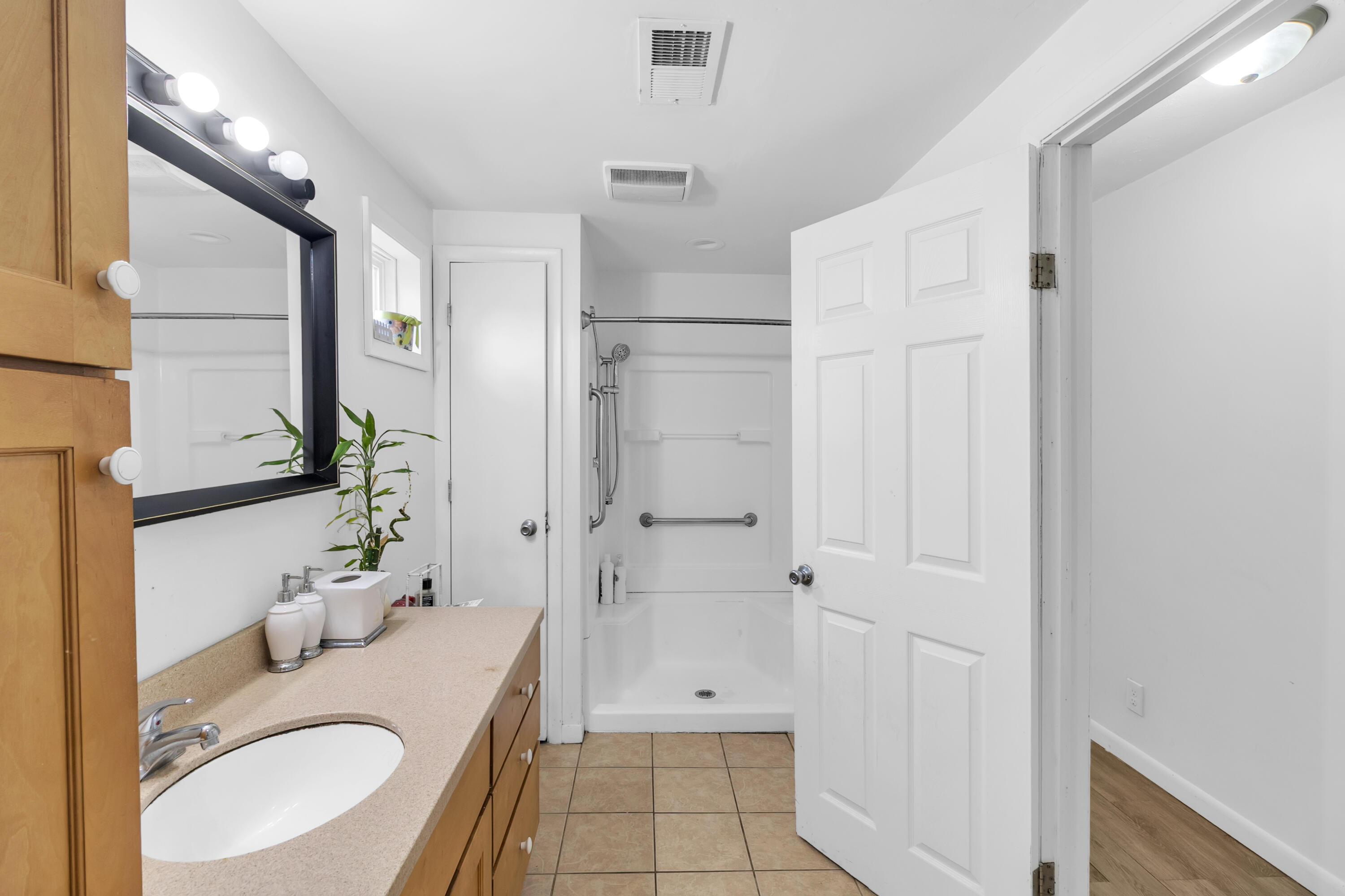 4620 Christiansen Road Lansing, MI 48910 - Photo 9 of 23 IMG_1842