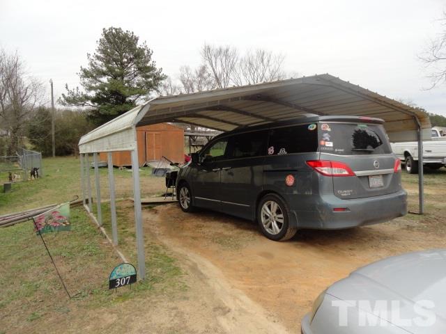 307 Ridge Circle Road Henderson, NC 27537 - Photo 3 of 16 Gallery Image 3