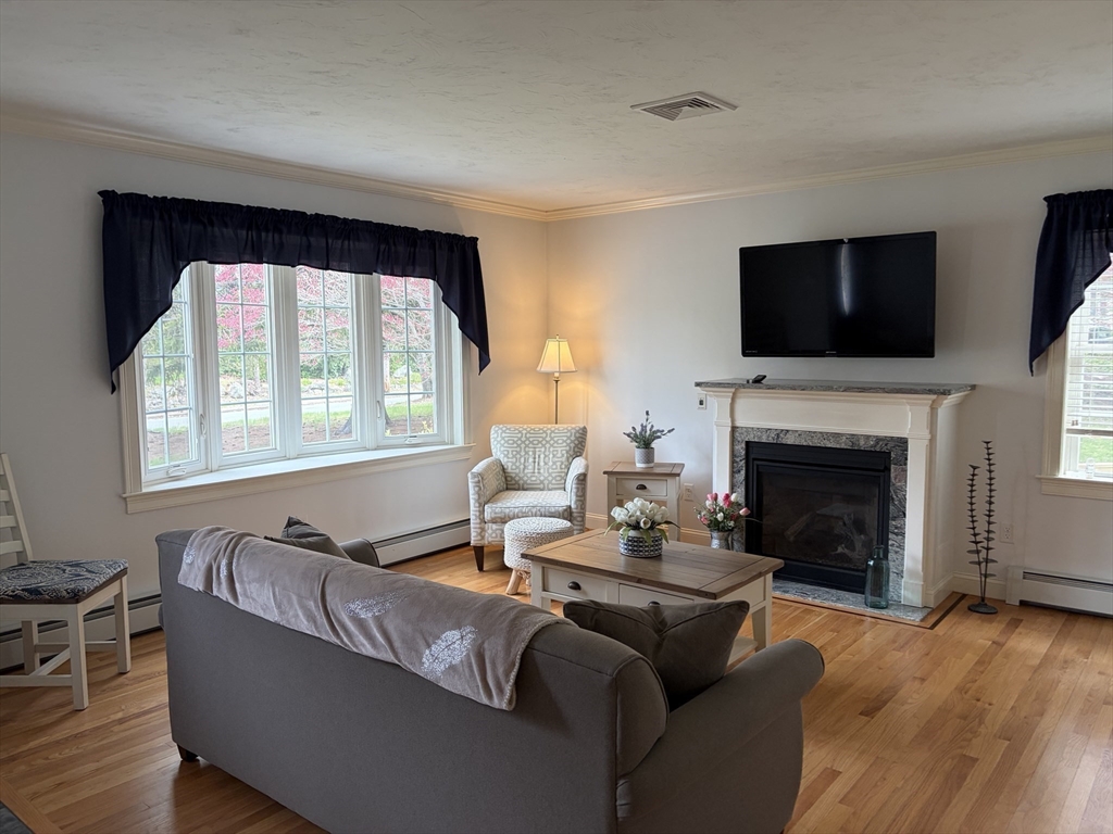 71 West Spring Street Avon, MA 02322 - Photo 8 of 41