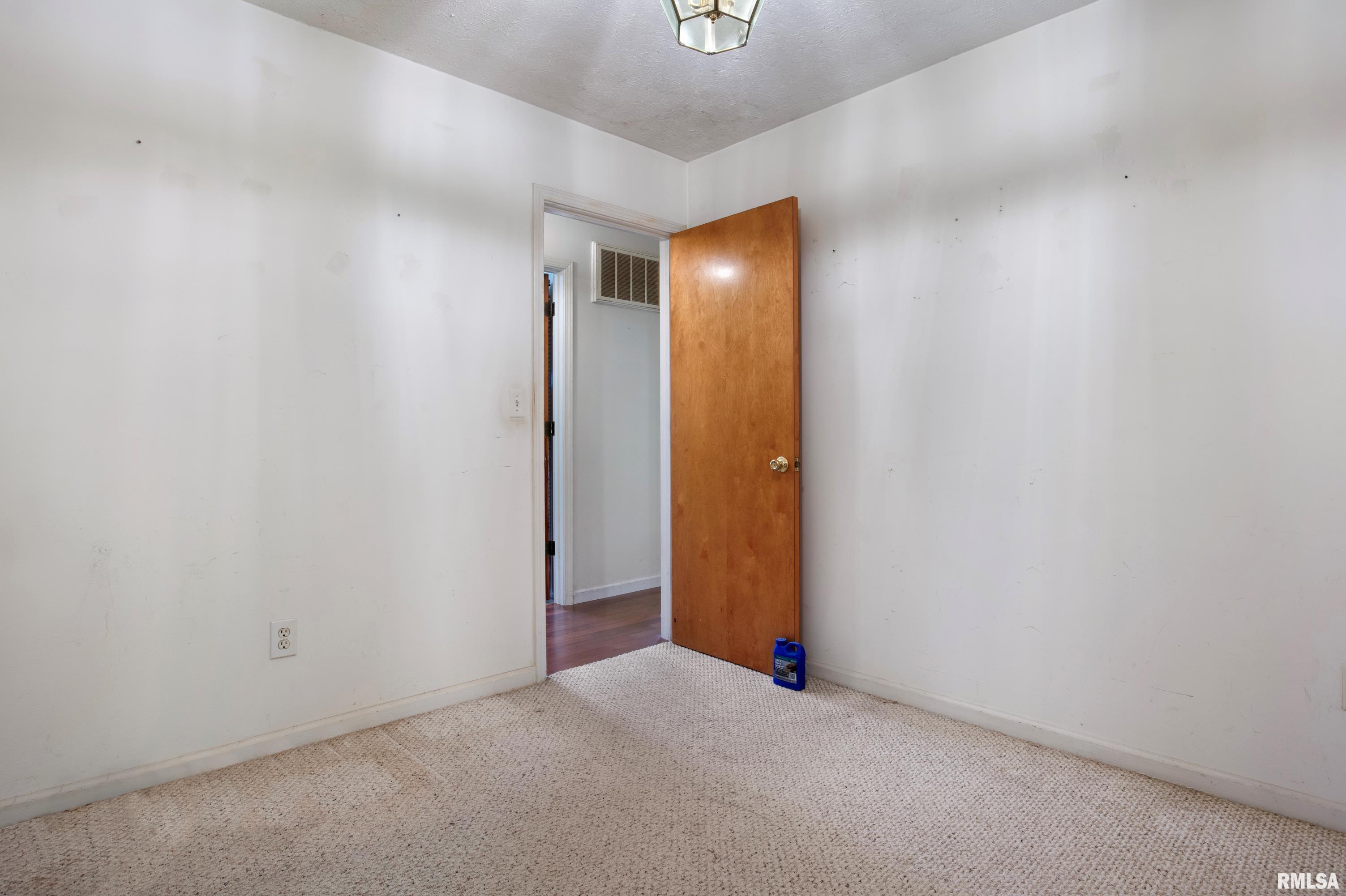 874 South Oaklane Road Springfield, IL 62712 - Photo 14 of 48