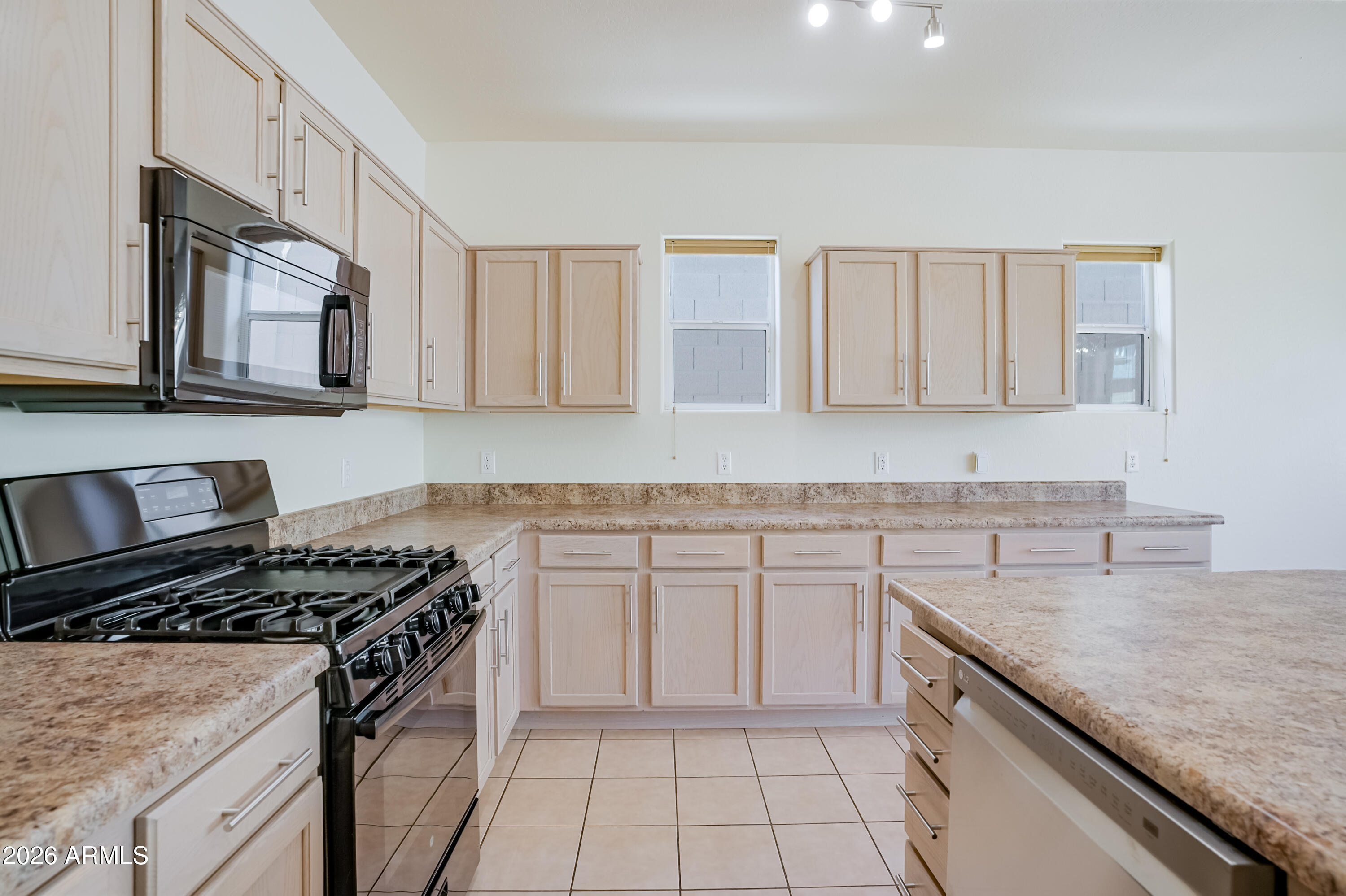 622 King Copper Road Clarkdale, AZ 86324 - Photo 7 of 36 Kitchen 2 (2)