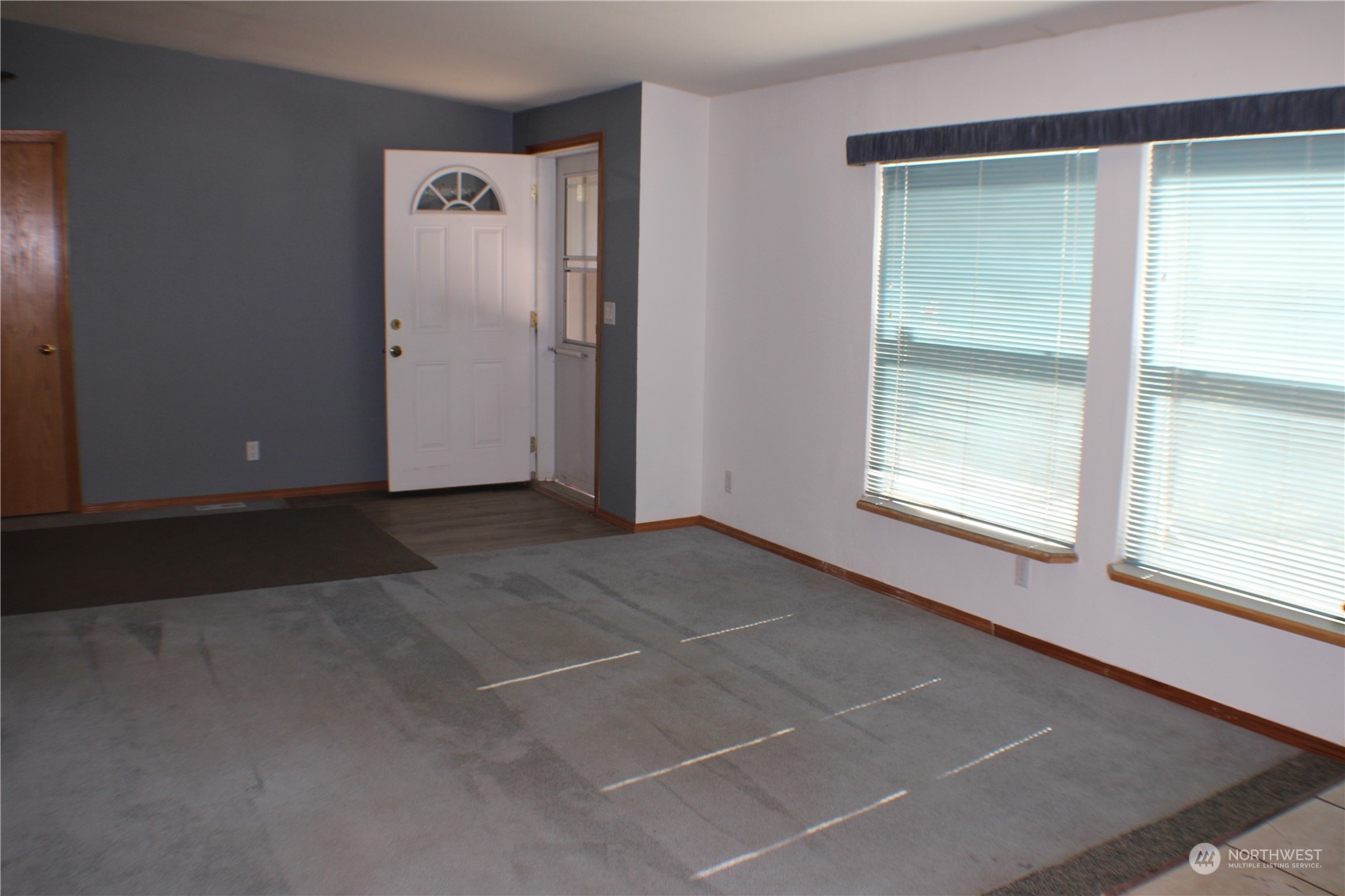 110 Bartroff Road Oroville, WA 98844 - Photo 21 of 38 an empty room with windows