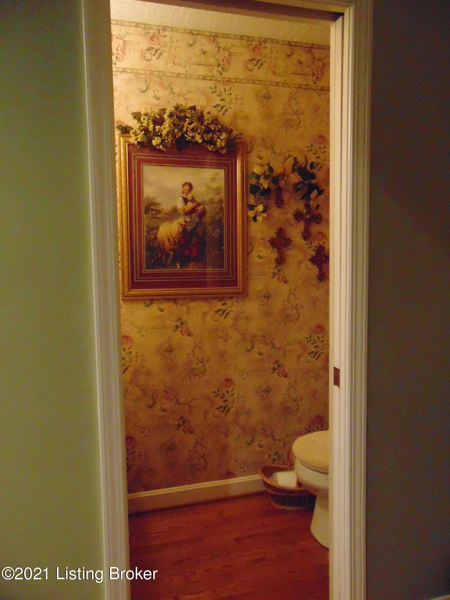 6305 Utica Road Louisville, KY 40214 - Photo 7 of 28 Half bath on the first floor