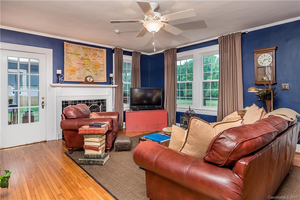 2046 Eaton Road Charlotte, NC 28205 - Photo 3 of 16 Gallery Image 3