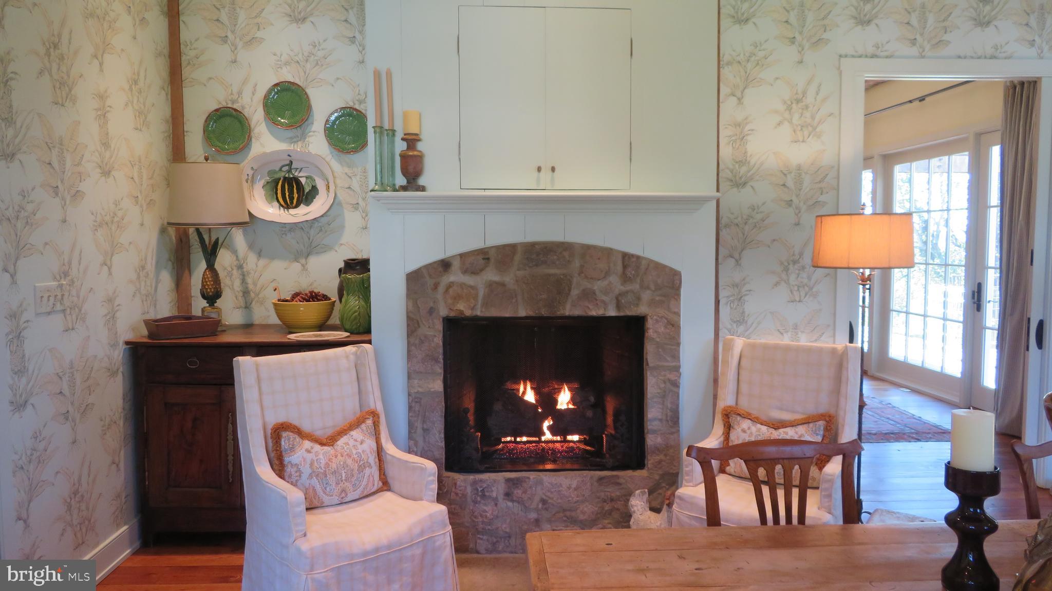 5790 Leeds Manor Road Hume, VA 22639 - Photo 49 of 61 Kitchen seating area