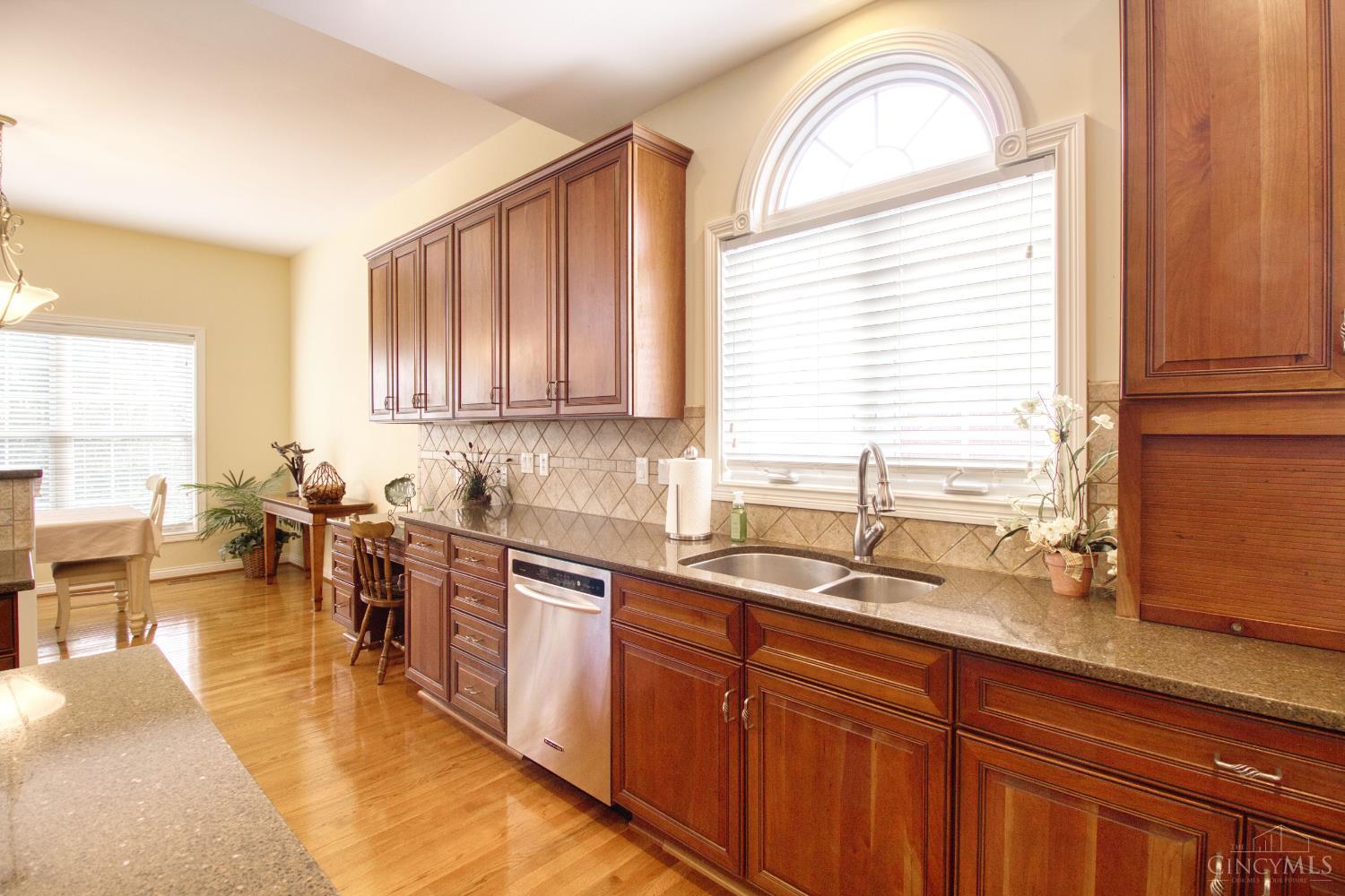 2274 Pointe Place Cincinnati, OH 45244 - Photo 13 of 71