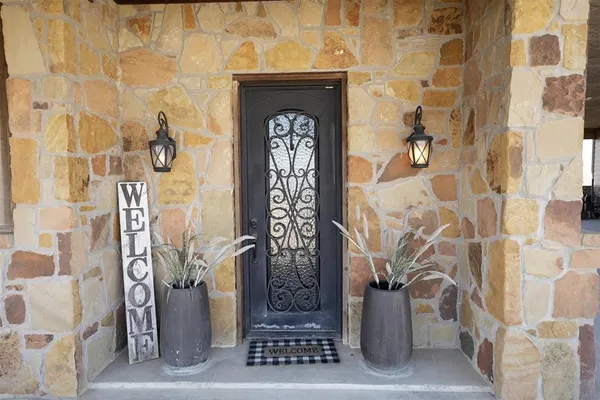 a view of house with a outdoor space