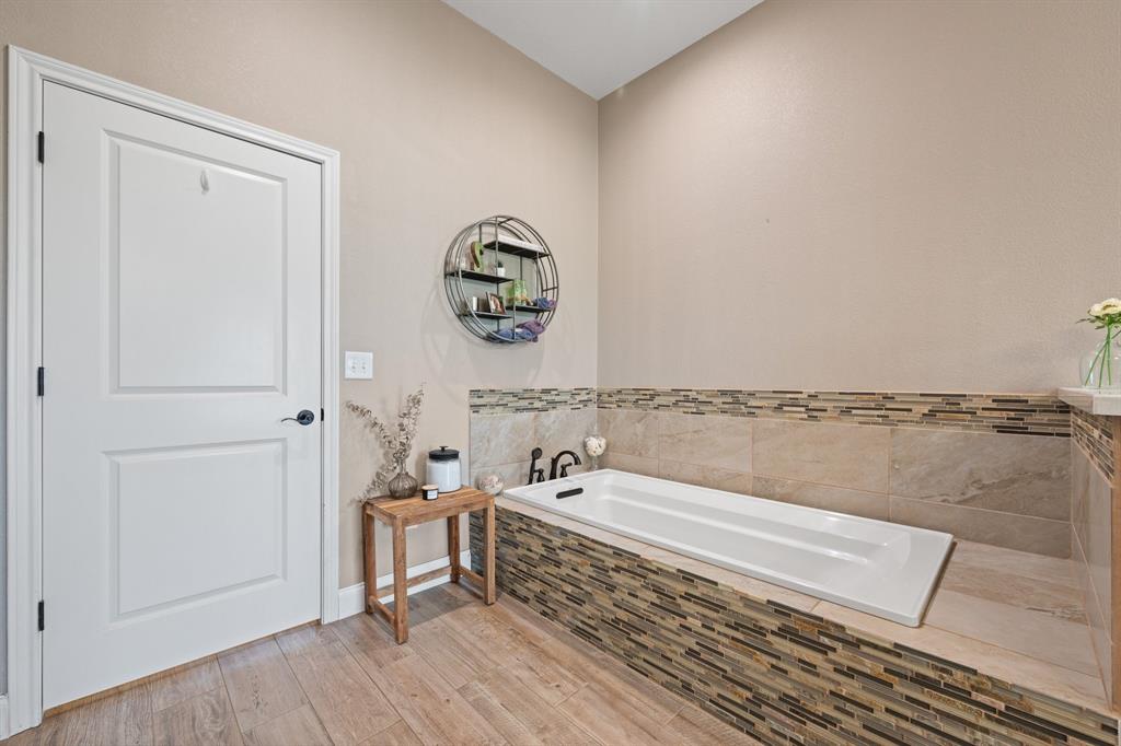 290 Barton Road Maypearl, TX 76064 - Photo 13 of 34 a bathroom with a bathtub and a sink