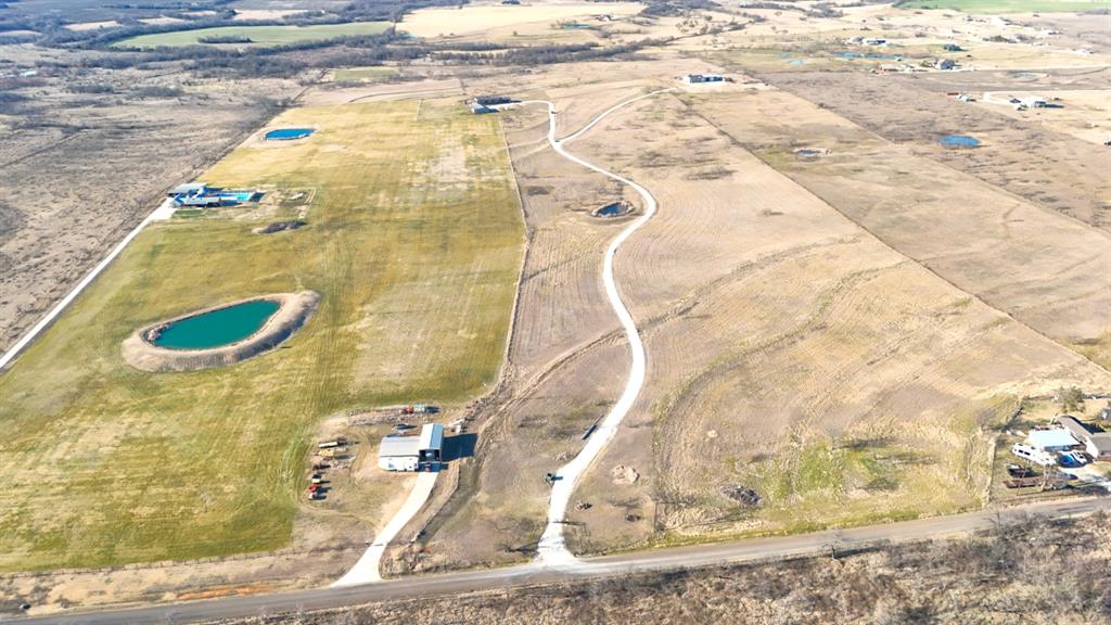 290 Barton Road Maypearl, TX 76064 - Photo 22 of 32 a view of bathtub with wooden floor