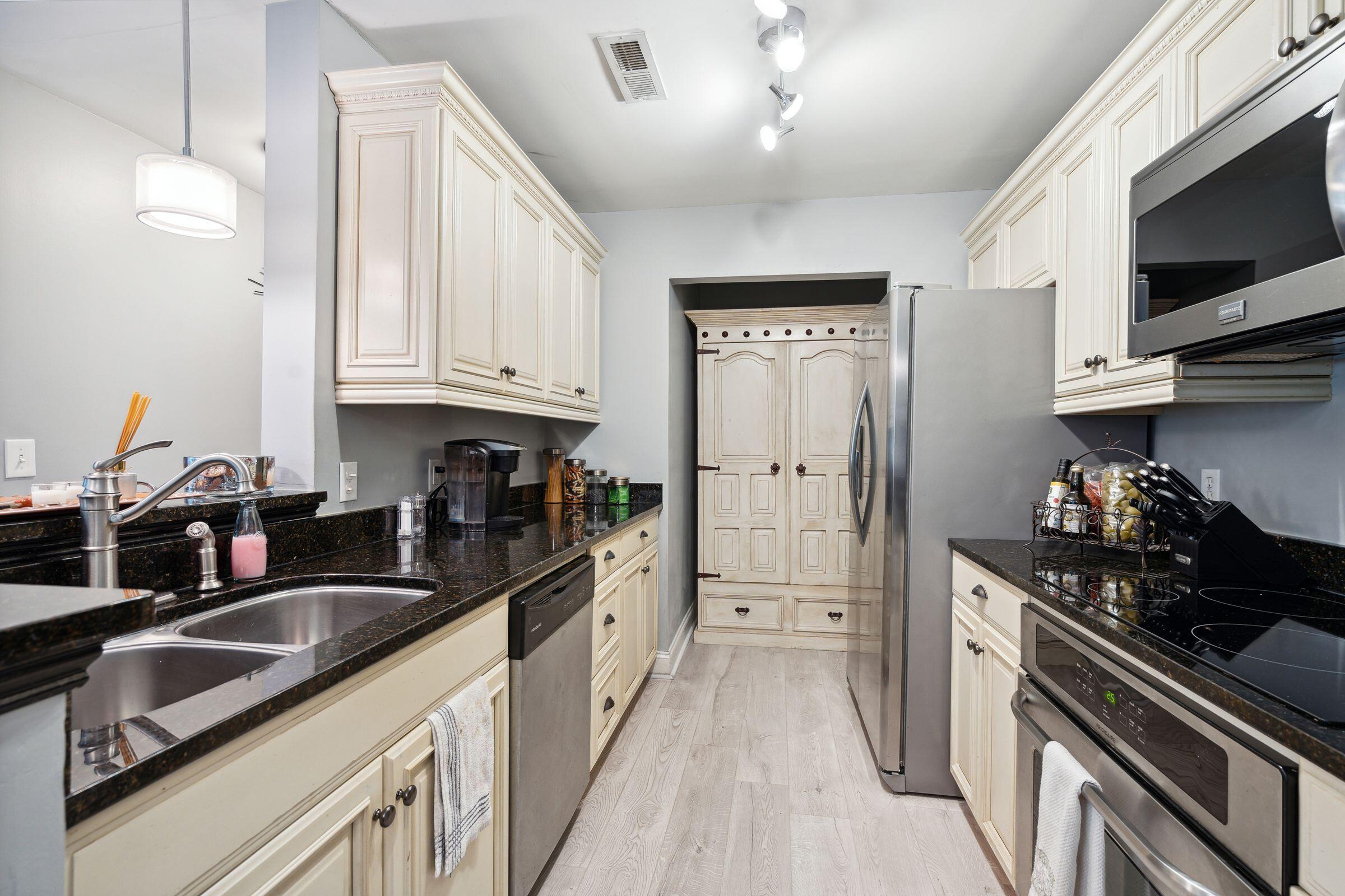 2011 North Highway 17, Unit 2300A Mount Pleasant, SC 29466 - Photo 10 of 31 2011NHighway17Unit2300A-KeenEyeMarketing