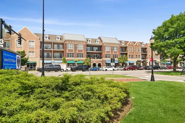 $399,900 | 40 East Northwest Highway, Unit 208, Mount Prospect, IL 60056