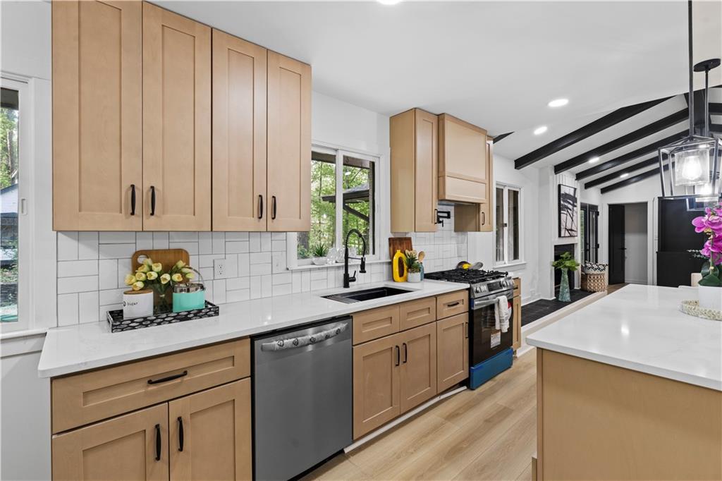 5253 Oxbow Road Stone Mountain, GA 30087 - Photo 6 of 103