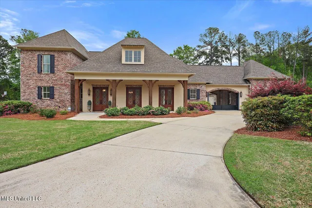 $975,500 | 204 St Charlotte Cove, Madison, MS 39110