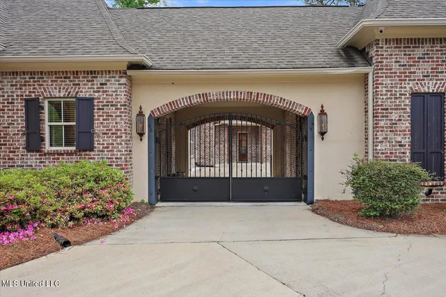 $975,500 | 204 St Charlotte Cove, Madison, MS 39110